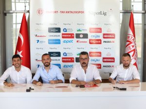 Antalyaspor'da 3 imza birden