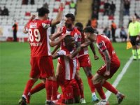 FT Antalyaspor,  çıkışını sürdürdü