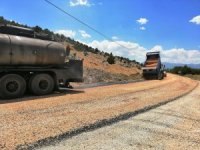 Elmalı’da mahalle ve yayla yollarına bakım yapılıyor