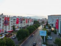 Tekelioğlu Caddesi bayraklarla donatıldı