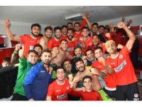 Kırkgöz Döşemealtı Belediyesi Gençlik ve Spor Kulübü Futbol A Takımı zirveye  oynuyor