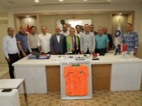 Alanyaspor Yönetimi Başkan Böcek’i ziyaret etti