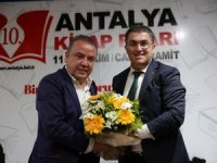 Antalya’da kitap coşkusu sürüyor