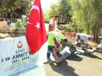 Büyükşehir şehit mezarlarına sahip çıkıyor