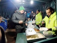 Başkan Çolakbayrakdar; “Depremin ilk saatlerinden itibaren gece-gündüz durmadan çalışıyoruz”