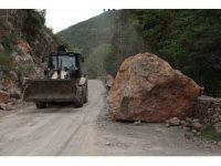 Hatay’da deprem tonlarca ağırlığındaki kayaları yerinden böyle koparmış