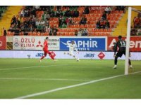 Spor Toto Süper Lig: Corendon Alanyaspor: 1 - Ümraniyespor: 0 (İlk yarı)