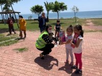 Başkan Böcek’ten çocuklara oyuncak sürprizi