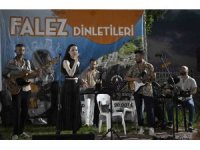 Falezlerde müzik ziyafeti devam ediyor