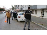 İşe gitmek için bindiği otomobilinde tabancayla vuruldu