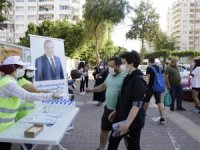 Büyükşehir Belediyesi LGS öncesi öğrencilere maske, su ve kalem dağıttı