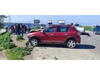 Otomobille çarpışan Tofaş ikiye bölündü: 1 yaralı