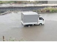 Tarsus sağanak yağmurda sular altında kaldı