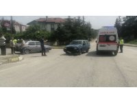 Isparta’da iki otomobil çarpıştı: 2 yaralı