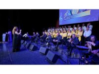 Mersin’deki emeklilerden ’Yaz Nağmeleri’ konseri