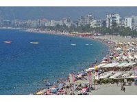 Antalya’da sahillerdeki yoğunluk iki katına çıktı