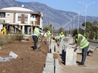 Ersin Taranoğlu Caddesi’nde kaldırım ve peyzaj çalışması  