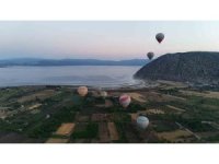 Salda Gölü’nde sıcak hava balonuyla ilk uçuş