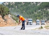 Mersin’in kırsal bölgelerinde yol çalışmaları sürüyor