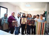 Çukurovalı kadınlara kilim dokuma kursu