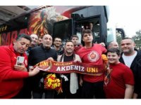 Galatasaray, Antalya’da sevgi gösterileri ile karşılandı