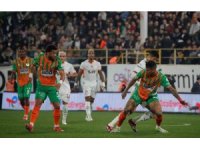 Trendyol Süper Lig: Corendon Alanyaspor: 1 - Galatasaray: 0 (İlk yarı)