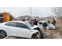 Isparta’da iki otomobilin kafa kafaya çarpıştı: 2 ölü, 3 yaralı